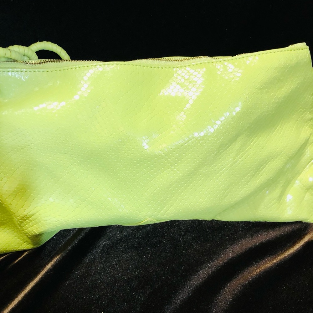 cult gaia Neon Lime Chain-Link Clutch - Picture 6 of 12
